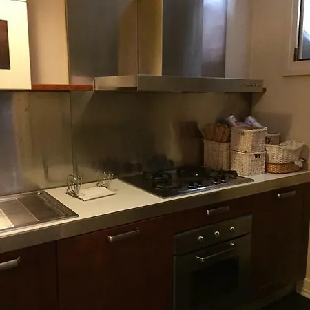Apartman Primo Maggio Massa e Cozzile
